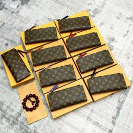 Picture of Louis Vuitton Wallets _SKUfw236874682fw